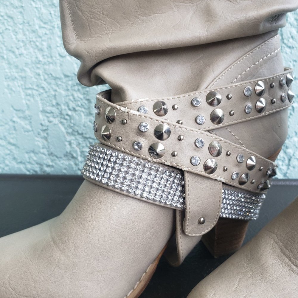 DRESSY BOOTIES STRAPS & SHINE